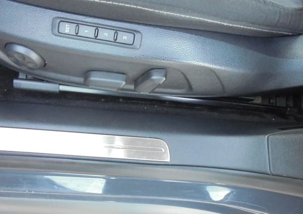 Volkswagen Passat cena 42200 przebieg: 289000, rok produkcji 2014 z Mogilno małe 667